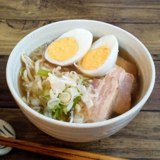 自家製チャーシューともやしの醬油ラーメン